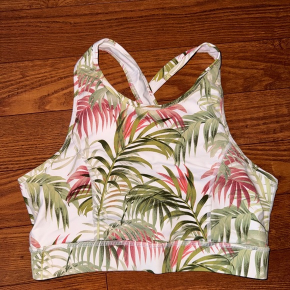 Workout Outfit - Picture 4 of 10